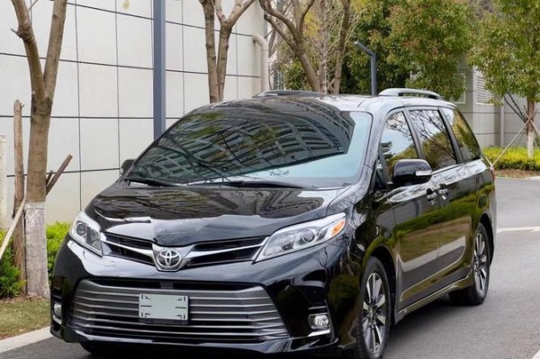 18款丰田塞纳3.5四驱LE七座加版现车港口实拍报价优惠