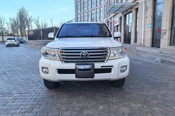 18款丰田酷路泽5700越野之王优惠丰田酷路泽5700中东版多少钱