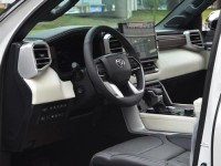 18款丰田红杉5700四驱标配顶级自适应LED大灯雷测20轮恒温空调