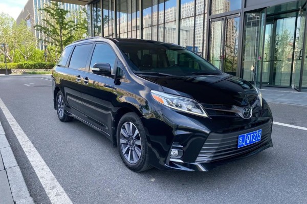 18款丰田塞纳3.5排量四驱顶配LTD配置解析行情商务车中的王者