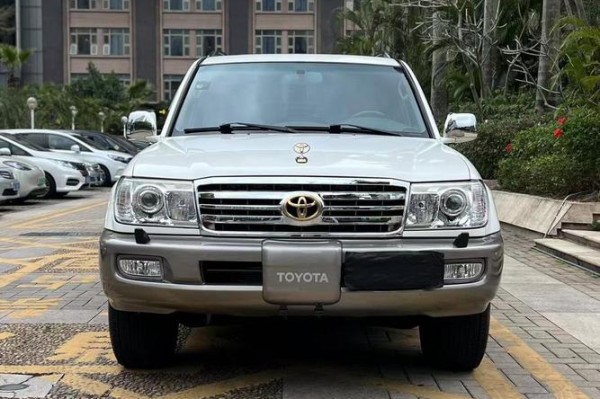 18款中东版现车丰田兰德酷路泽4500柴油GXR两气报价多少钱