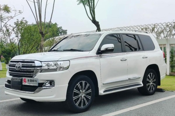 18丰田酷路泽4000配置高价钱低丰田酷路泽4000中东版优势SUV