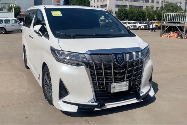 18款中东丰田埃尔法3.5L V6发动机动力充足流线造型淋漓精致