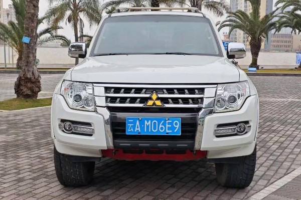 18款三菱帕杰罗V97中东版五速3.8L现车配置详情解析最新报价