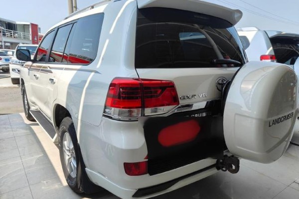 18款丰田酷路泽4000八气囊外挂丰田酷路泽4000中东版配置全解