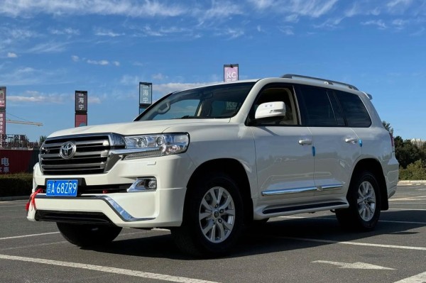 17款酷路泽4000中东版比国产现车多 陆地巡洋舰就是酷路泽