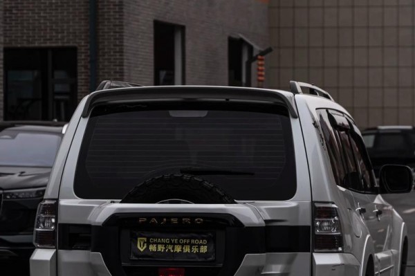 18款三菱帕杰罗V97大气满分傲然姿态，抛开身畔追随和羡慕的视野