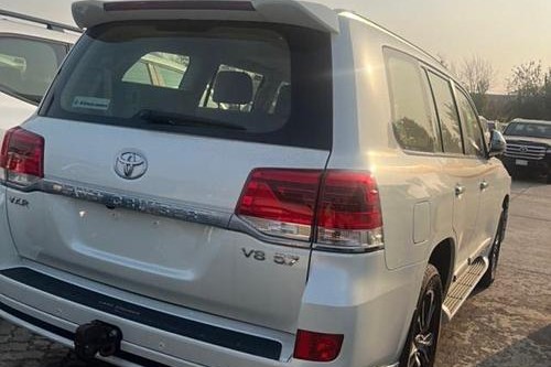 18款丰田兰德酷路泽5700中东版家喻户晓城市霸主最新配置促销