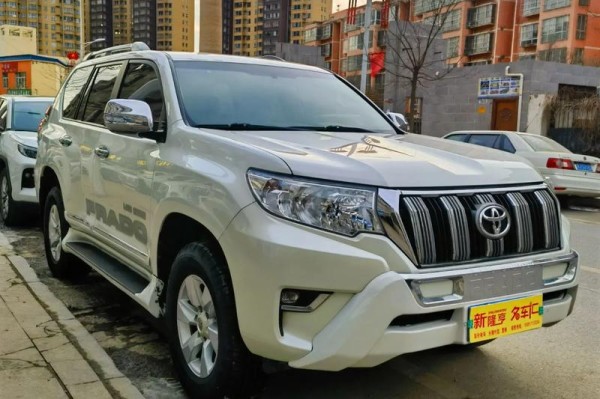18款丰田霸道2700中东版九气囊越野性能体验居家旅行的不二之选