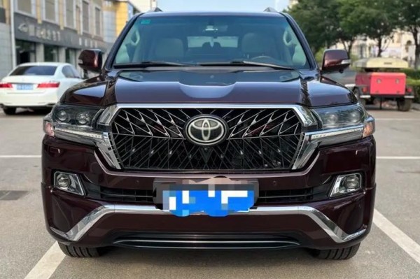 18款丰田兰德酷路泽4600中东版敦实感十足的越野SUV现车秒杀