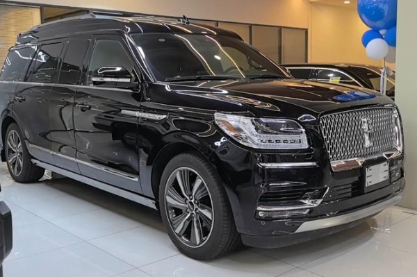 18款加版林肯领袖一号霸气尊贵时尚典雅最新款改装配置和报价