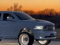 17道奇公羊长角号皮卡强力改装羊头可亮灯整体表现的淋漓尽致