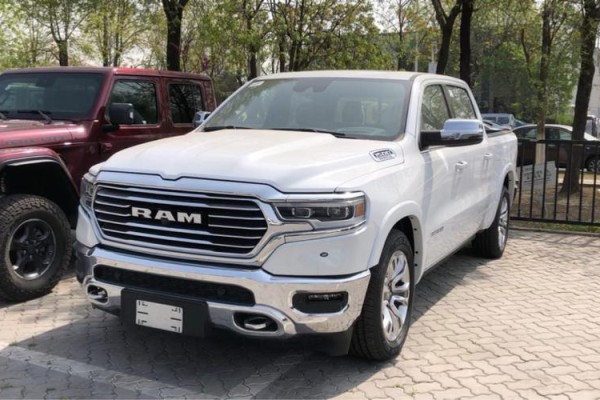 17款道奇公羊长角号豪华版豪华皮卡高配空间天津港口最新报价