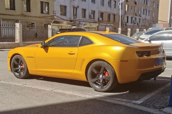 17款雪佛兰科迈罗强劲动力高速无人超越雪佛兰科迈罗美规大黄蜂