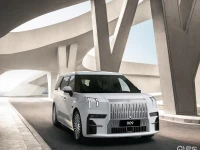 极氪009实车图曝光 将于11月1日正式上市6座布局