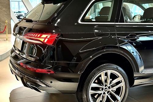 18款奥迪Q7加版最低价参数配置全面解析奥迪Q7欧规3.0T五座