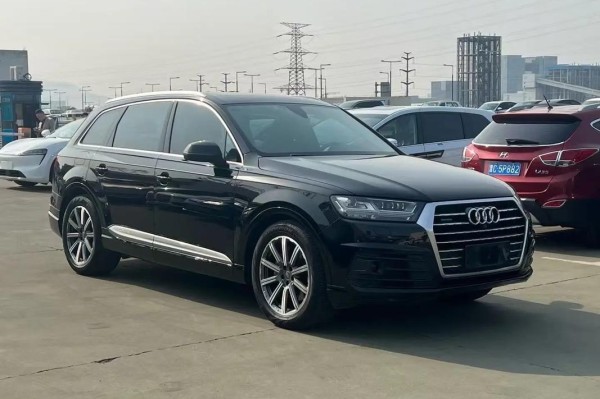 18款奥迪Q7舒适七座防爆胎无惧挑战优质现车天津最新最低报价