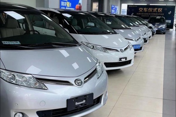 18款丰田普瑞维亚大霸王2.4中东版双天窗7座现车更优惠