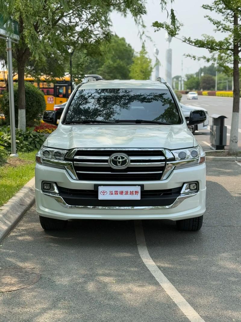 17款中东酷路泽4600V8中东版不一样的动力感受 酷路泽4600越野