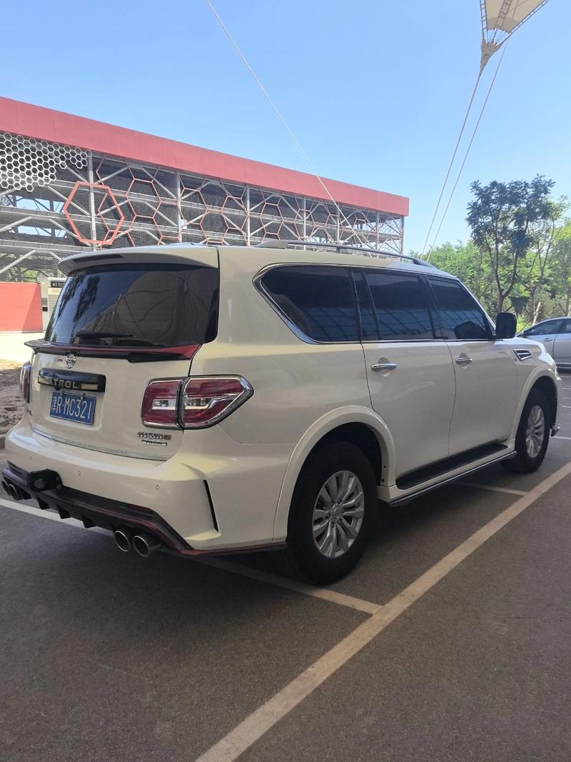 17款日产途乐Y62 4.0XE 中东版现车 7座18轮底挂2气囊优惠多少钱